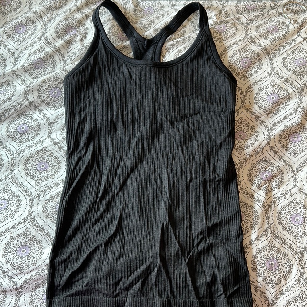 Lululemon tank top size 6